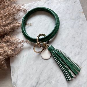 ✨4/$25✨ Keychain Bangle Green/Gold